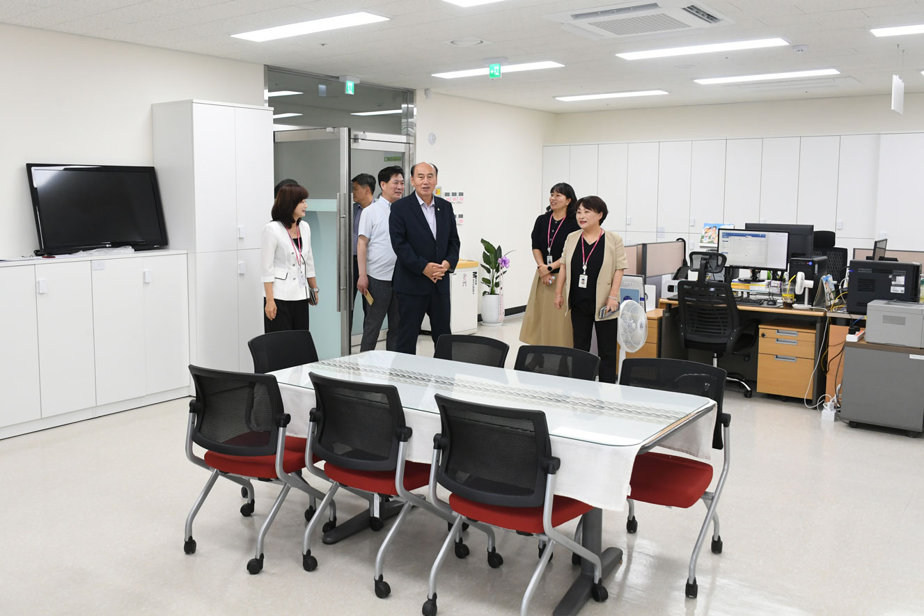 어울림센터 이전부서 격려 방문 이미지