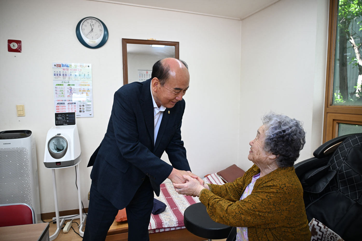 송내동 소재 경로당 인사 방문 (4)