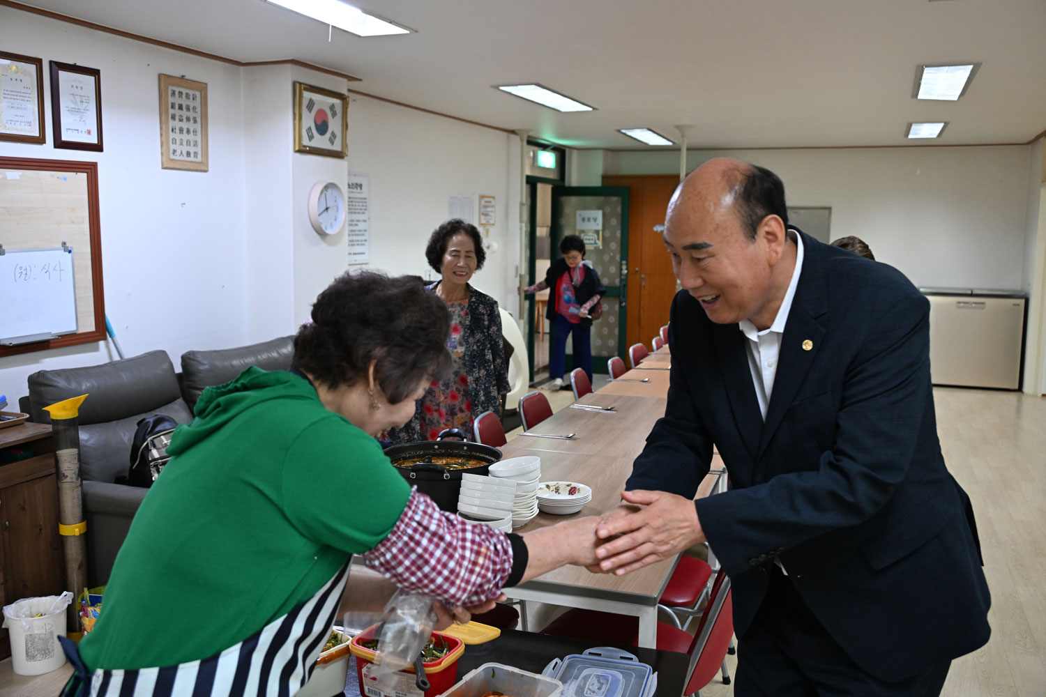 송내동 소재 경로당 인사 방문 (6)