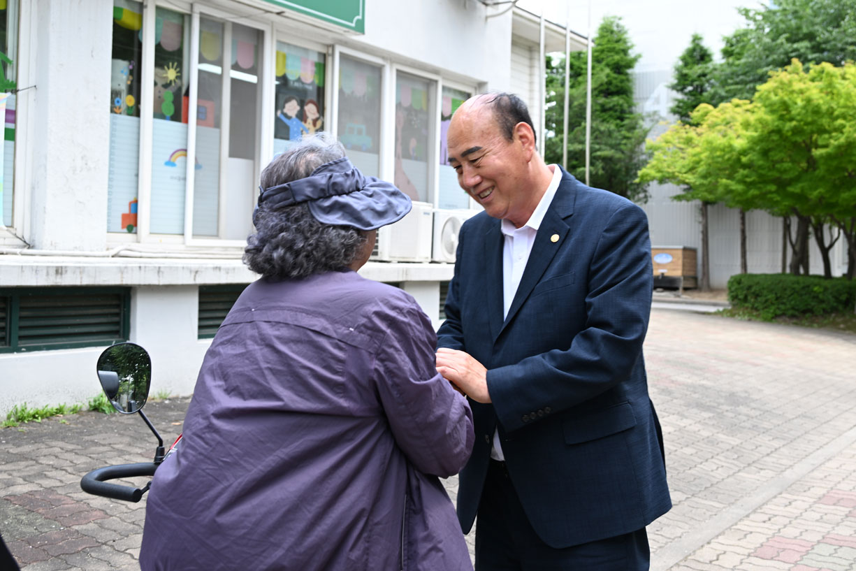 송내동 소재 경로당 인사 방문 (8)