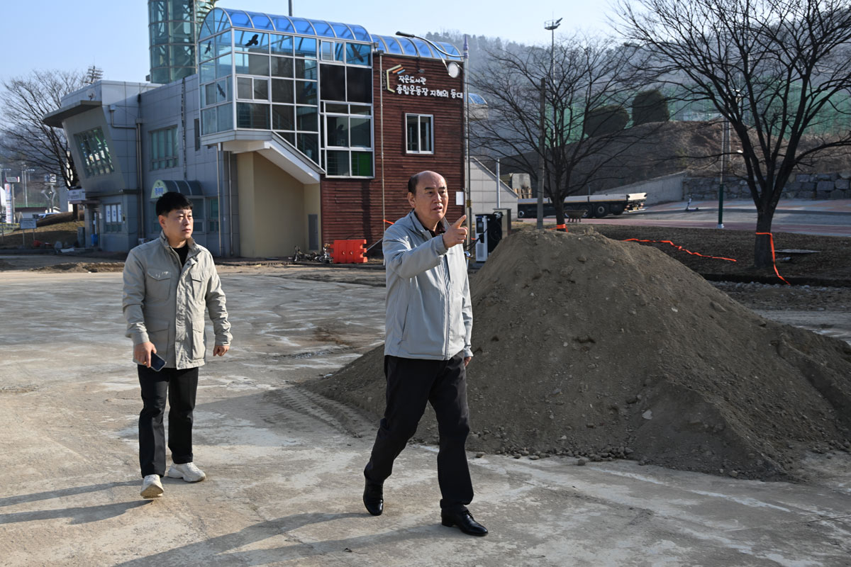 종합운동장 체육시설 조성 공사현장방문 이미지